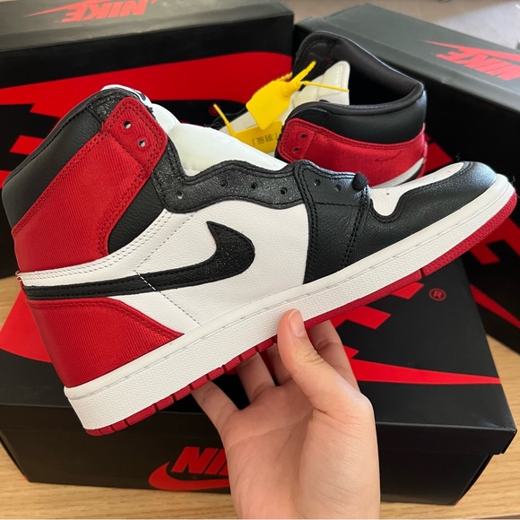 Air Jordan 1 Retro High - Picture 2 of 3